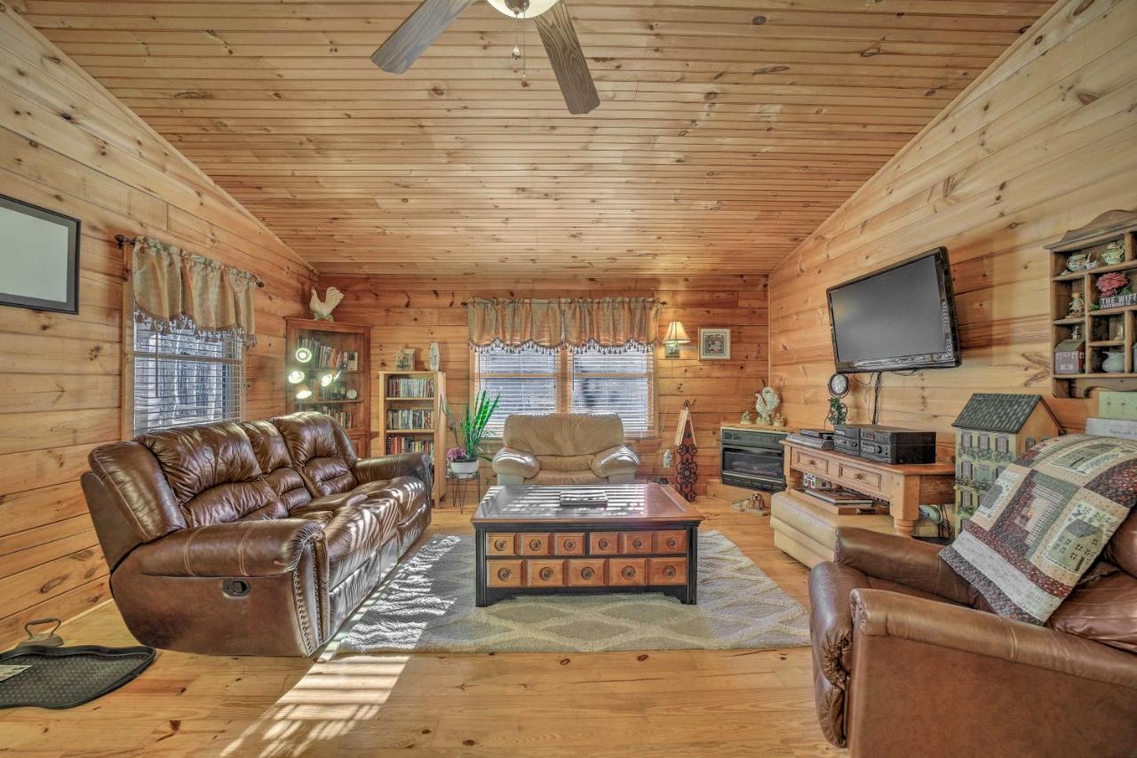 Franklin Cabin With Porch Near Hiking And Waterfalls! Buitenkant foto
