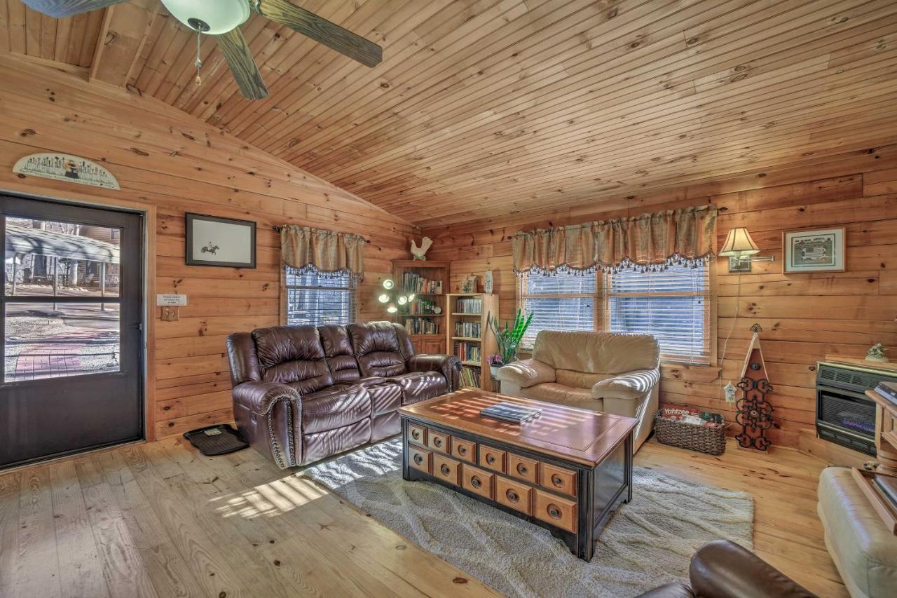 Franklin Cabin With Porch Near Hiking And Waterfalls! Buitenkant foto