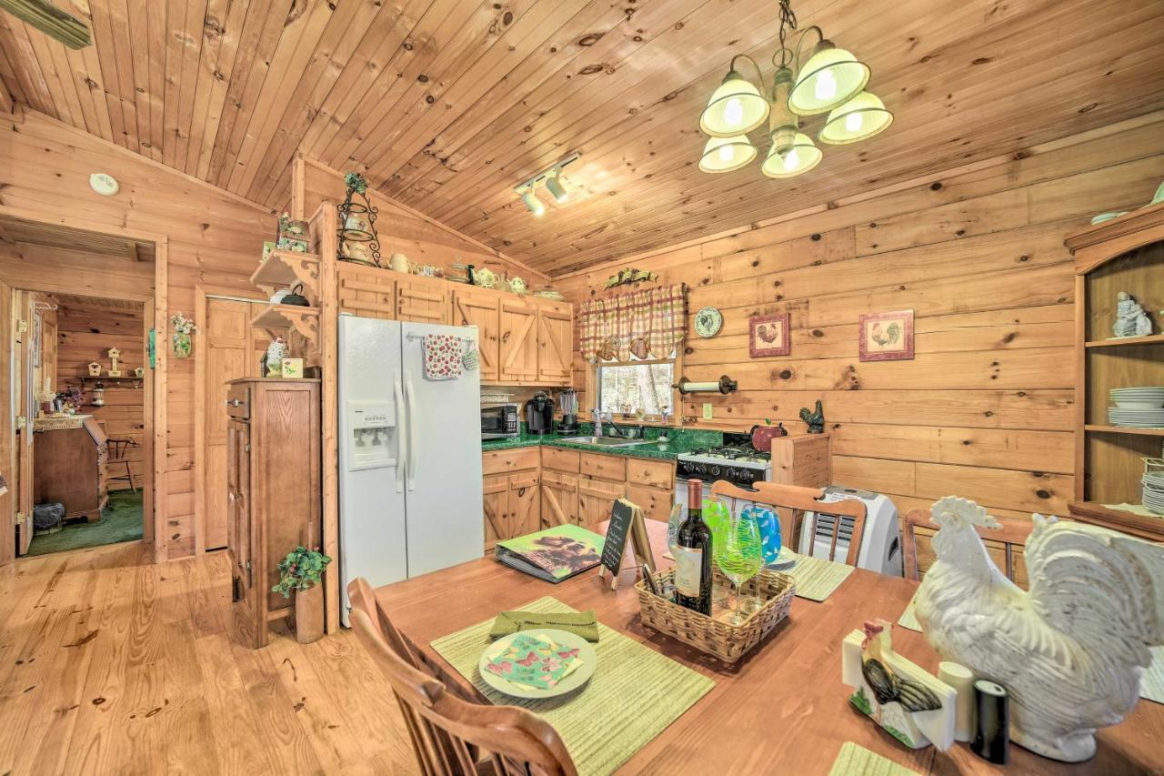 Franklin Cabin With Porch Near Hiking And Waterfalls! Buitenkant foto